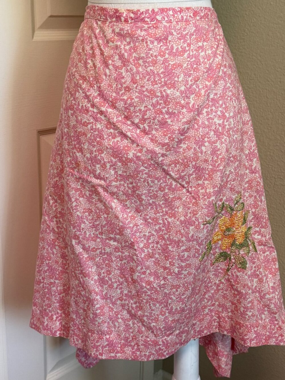 Anthopologie Lux Pink Embroidered Cotton Skirt M